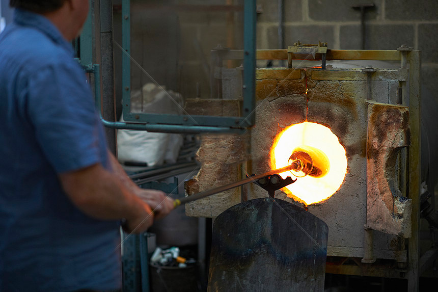 耐高溫開關升級玻璃熔爐溫控效能 耐高溫開關升級玻璃熔爐溫控效能